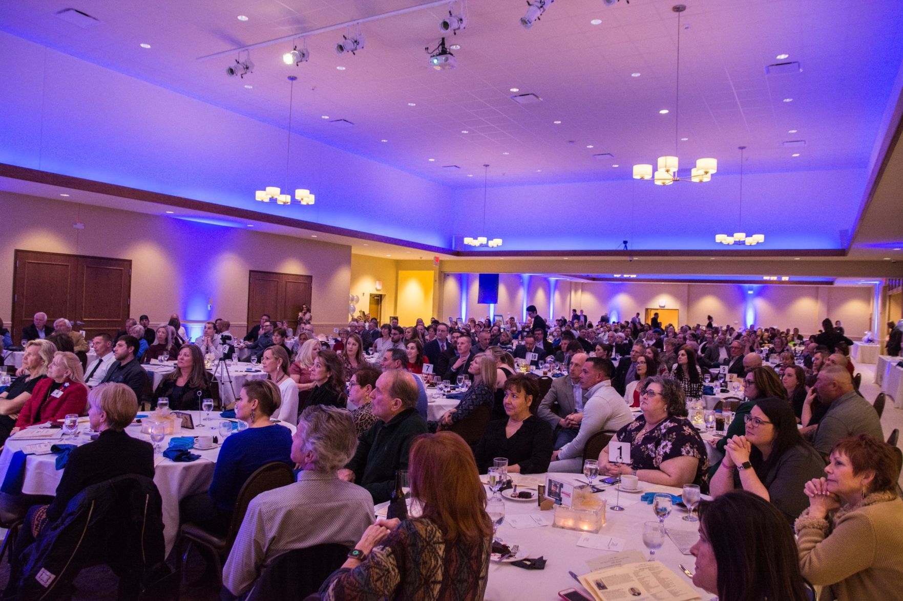 A crowded room at the ARCHway Institute 7th Annual Eperience Hope Gala